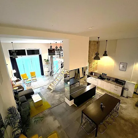 Apartamento Sc 00 Loft By Rockchair L Superhost Status L Unique & Style Loft 230 Sqm 2 Floors Tablefootball Tabletennis 3 Bathrooms Boxspringbeds Welcomes You! Berlín