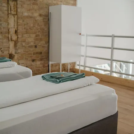 Apartamento Sc 00 Loft By Rockchair L Superhost Status L Unique & Style Loft 230 Sqm 2 Floors Tablefootball Tabletennis 3 Bathrooms Boxspringbeds Welcomes You! Berlín